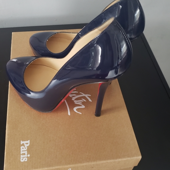 Shoes - Picture 2 of 6